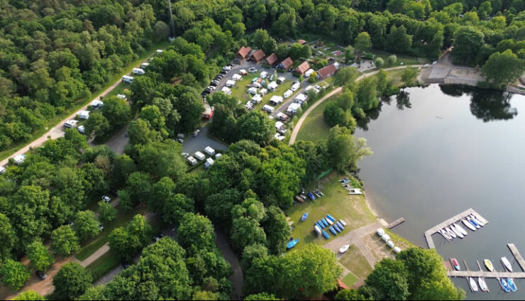Camping-Freizeitanlage-Dreilaendersee
