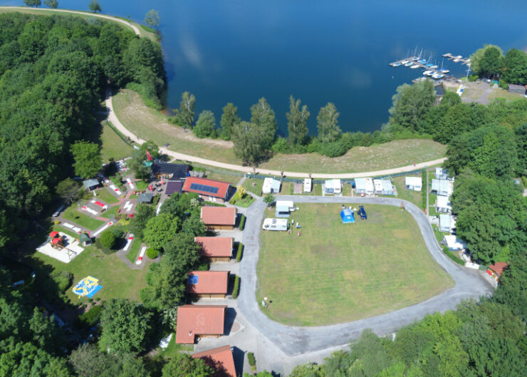 Camping-Freizeitanlage-Dreilaendersee