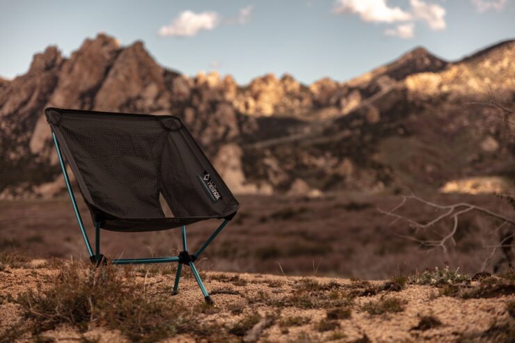 Keenso Angelstuhl tragbarer Campingstuhl Ultraleichter klappbarer Rückenlehnenstuhl für Camping Barbecue Wanderreisen Picknick