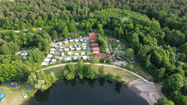 Camping-Freizeitanlage-Dreilaendersee