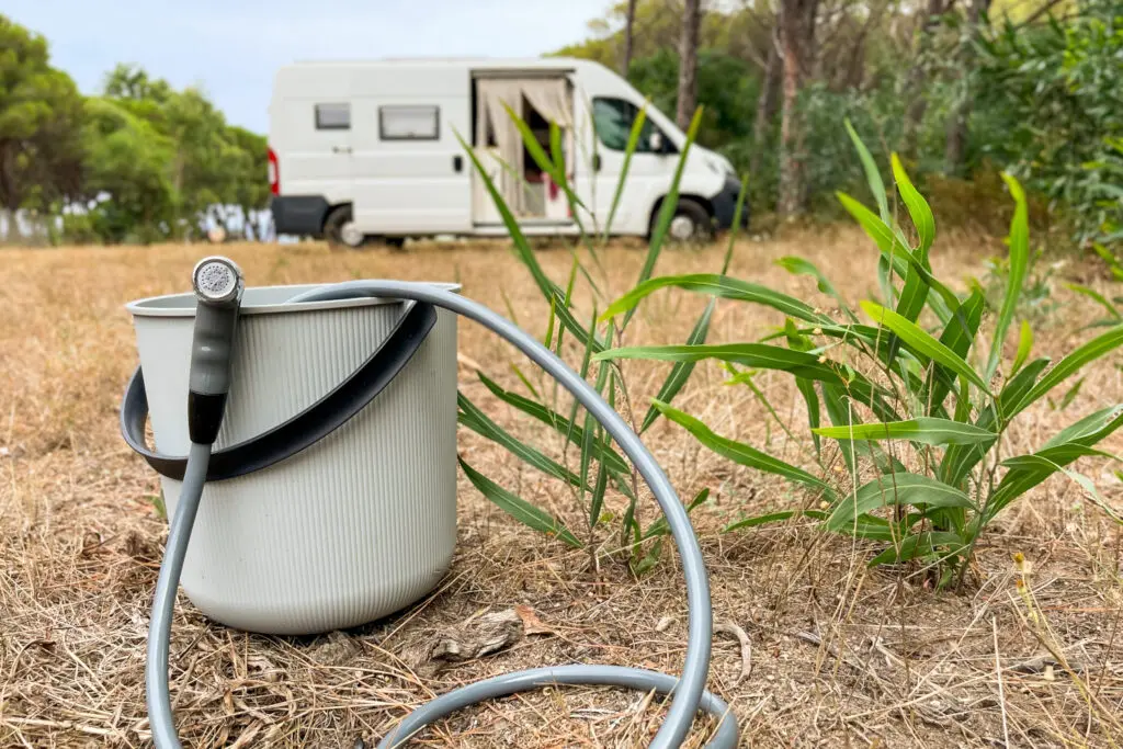 Auendusche Wohnmobil nachrsten? So funktioniert es! | BeyondCamping