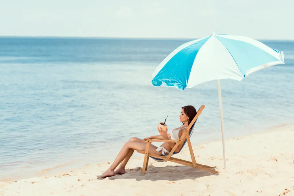 Grandekor Strandschirm 2,1 M - Mit Integriertem Tisch & UPF 50+